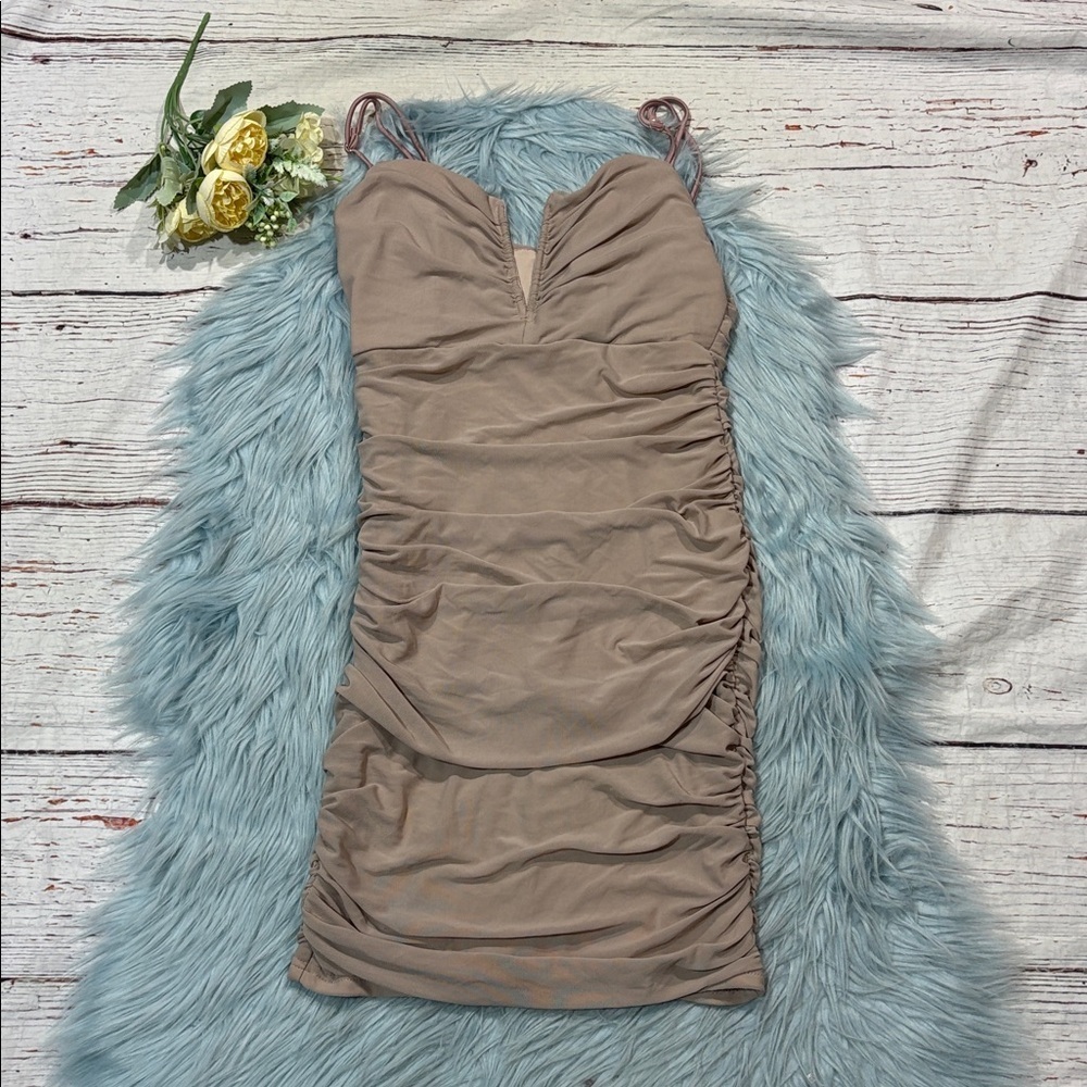O. Vianca Blush Nude Pink V Neckline Ruched Mesh Mini Dress - Picture 6 of 8
